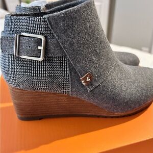 Dr. Scholl’s Gray Wedge Ankle Boots Size 7